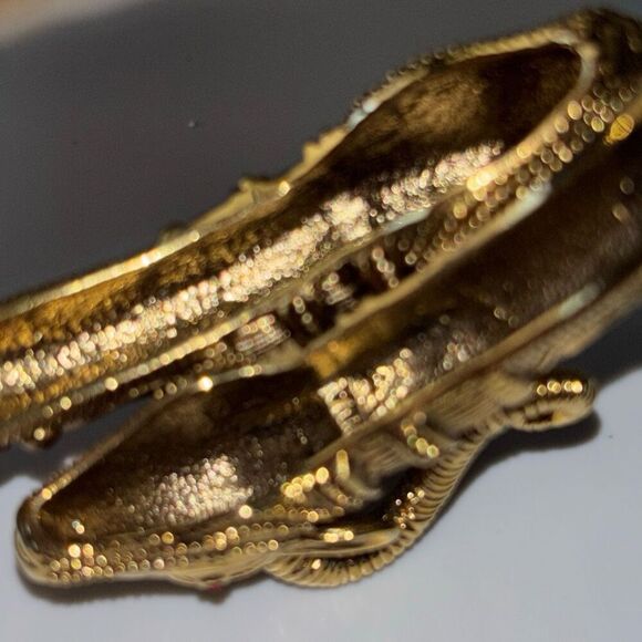 Camrose & Kross JBKennedy Double Ram Head Hinged Bracelet - Picture 9 of 10